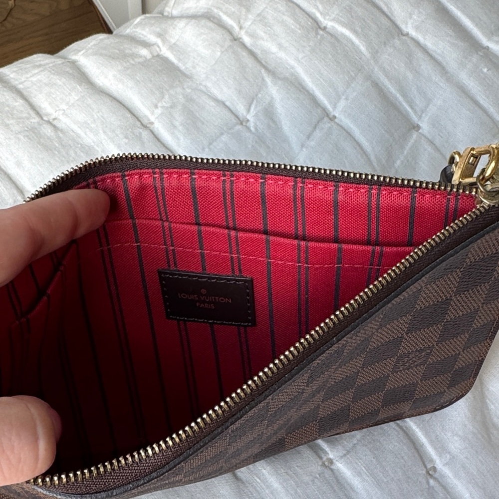 100% Authentic Louis Vuitton Brown Damier wristlet pouch - Picture 3 of 9